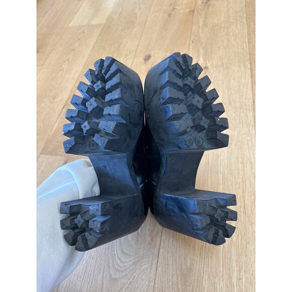 Stella McCartney - Chunky Lug Sole Platform Clogs in Black - Picture 8 of 11